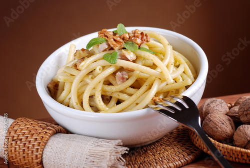 Photo: maccheroni al pesto di noci con pancetta maccheroni al pesto di noci con pancetta