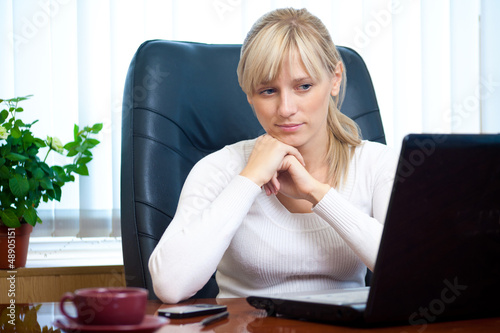 Photo: businesswoman in office businesswoman in office