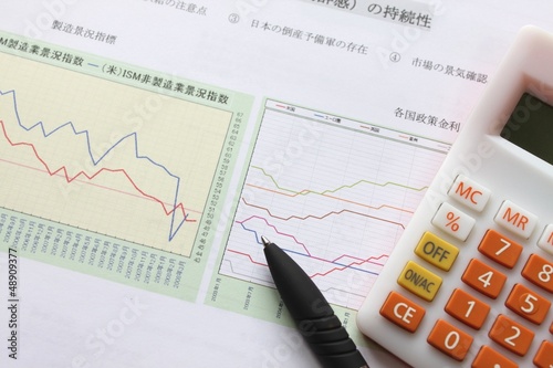 Photo: 経済指標と計算機 経済指標と計算機