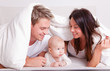 familie im bett