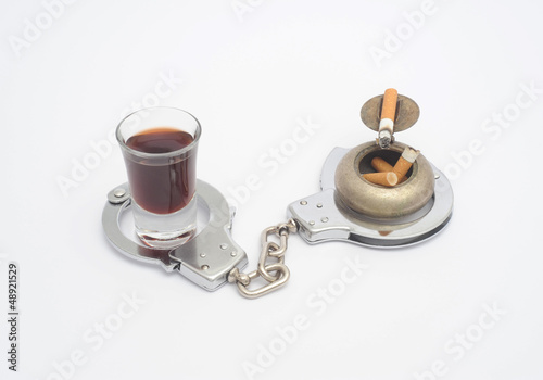 Photo: Alkohol und Zigaretten Alkohol und Zigaretten