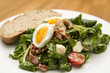 Feldsalat mit Speckstreifen und Schafskaese