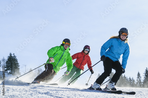 Photo: mehrere Skifahrer mehrere Skifahrer
