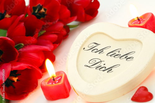 Photo: Valentinsgruß mit roten Tulpen Valentinsgruß mit roten Tulpen