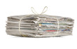 verschnürter Zeitungsstapel