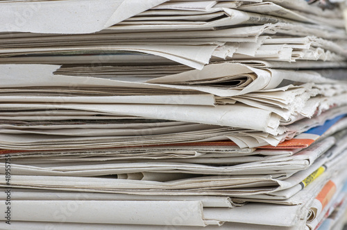 Photo: Nahaufnahme eines Zeitungsstapels Nahaufnahme eines Zeitungsstapels