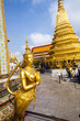 Foto: a golden kinaree, a mythology figure, is watching the temple a golden kinaree, a mythology figure, is watching the temple