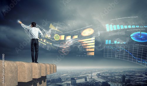 Photo: Businessman drawing diagram Businessman drawing diagram