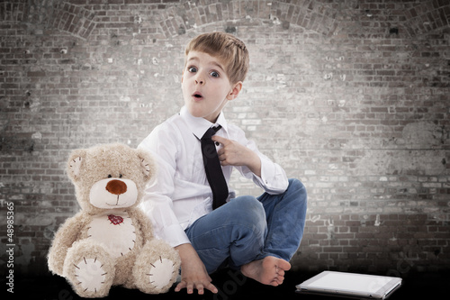 Photo: kind und kuscheltier kind und kuscheltier