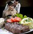 Casal no restaurante