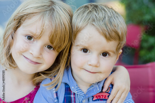Photo: Frère et sœur Frère et sœur