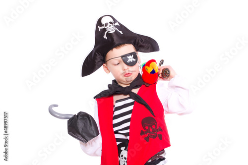 Photo: Pirat mit Hakenhand und Papagei auf der Schulter Pirat mit Hakenhand und Papagei auf der Schulter