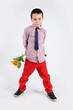 Junge mit Blume