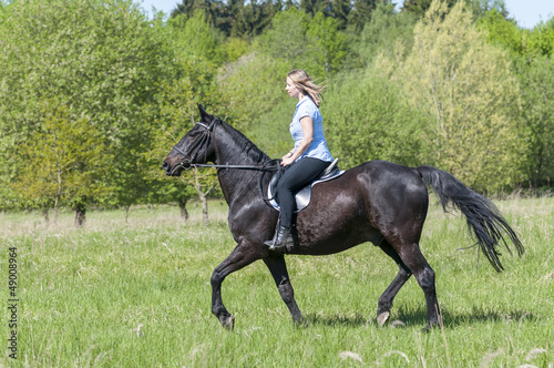 Photo: Ross und Reiterin Ross und Reiterin