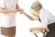 Massage à domicile - Étirements des doigts
