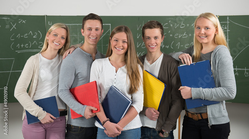 Photo: glückliche studentengruppe glückliche studentengruppe
