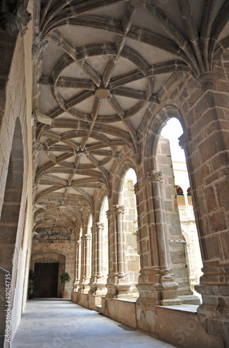 Photo: Claustro gótico, Conventual Santiaguista, Calera de León Claustro gótico, Conventual Santiaguista, Calera de León