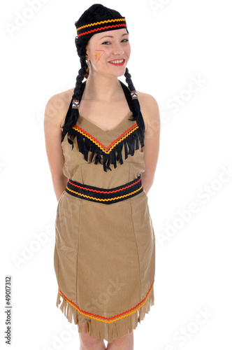 Photo: Junge Frau in Indianer-Kostüm Junge Frau in Indianer-Kostüm