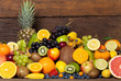 Frisches Obst vor Holzwand - Fresh fruit in front of wooden wall