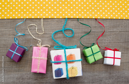 Photo: Bunte Geschenke als Verpackungsidee zum Geburtstag Bunte Geschenke als Verpackungsidee zum Geburtstag