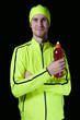 Neonläufer mit Sportgetränk