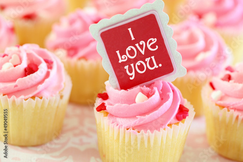 Photo: Valentine's Day Cupcake Valentine's Day Cupcake