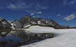 Reflets dans un lac de montagne