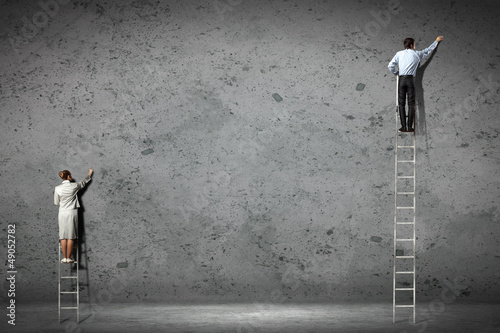 Photo: businesspeople drawing diagrams on wall businesspeople drawing diagrams on wall