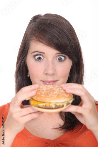 Photo: Brunette girl attacked Burger Brunette girl attacked Burger