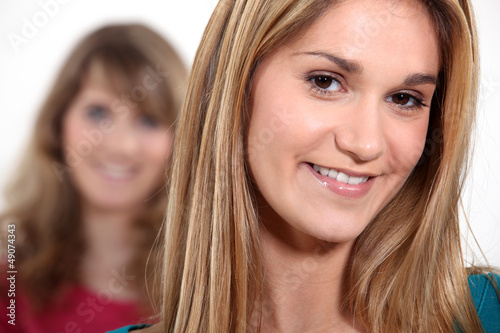 Photo: Tow female friends in studio Tow female friends in studio