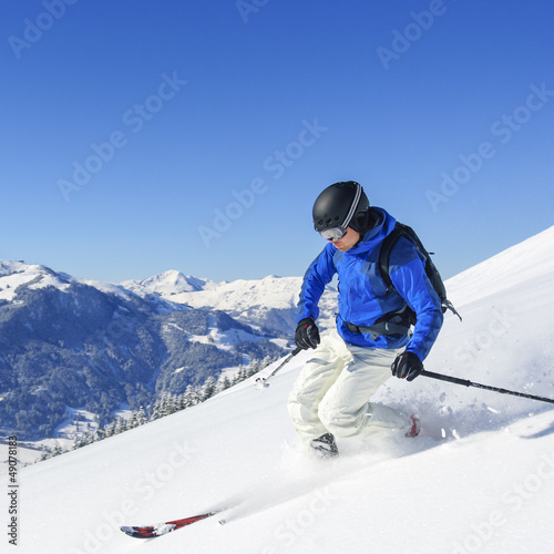 Photo: Skifahren im frischen Schnee Skifahren im frischen Schnee