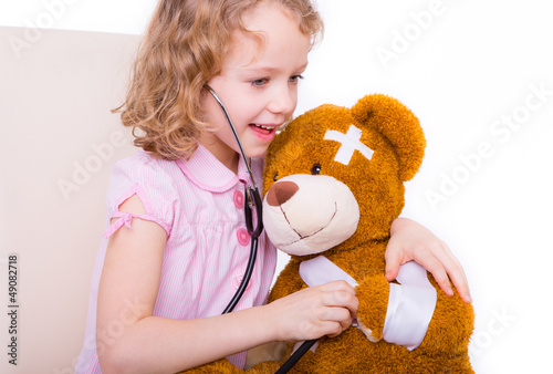 Photo: kind mit kuscheltier kind mit kuscheltier