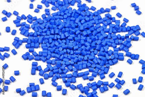 Photo: blaues Kunststoffgranulat blaues Kunststoffgranulat