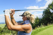sportliche Golferin
