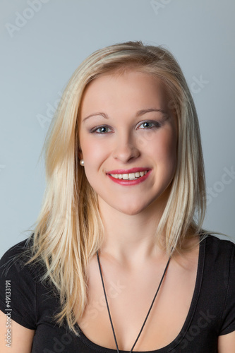 Photo: Porträt einer jungen Frau Porträt einer jungen Frau