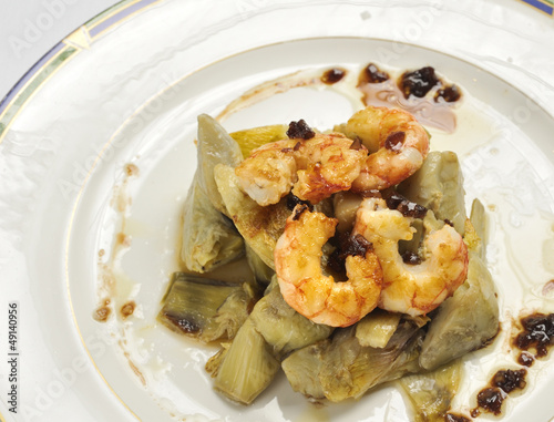 Photo: Artichokes with prawns sauteed with caramelized onions Artichokes with prawns sauteed with caramelized onions