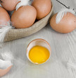 Huevos morenos.