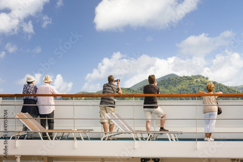Photo: arrivée aux Seychelles, passagers sur le pont arrivée aux Seychelles, passagers sur le pont