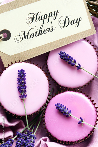 Photo: Mother's Day cupcakes Mother's Day cupcakes