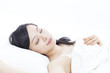 眠る女性