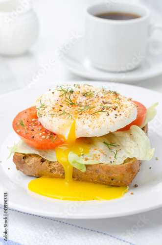 Photo: toast with tomato, lettuce and poached egg for breakfast toast with tomato, lettuce and poached egg for breakfast