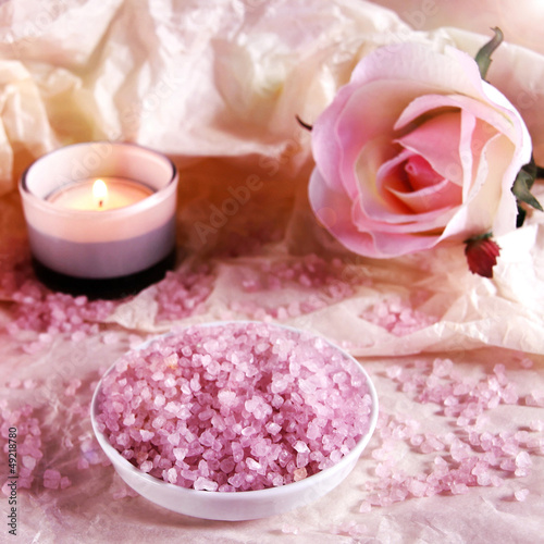 Photo: rosa badesalz mit rose und teelicht rosa badesalz mit rose und teelicht