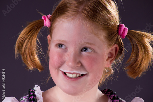 Photo: Dirndl Close Up mit Milchbart Dirndl Close Up mit Milchbart