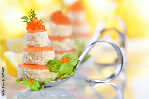 Photo: Kaviar-Lachs-Häppchen Kaviar-Lachs-Häppchen