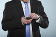 Foto: Businessman using smartphone. Businessman using smartphone.