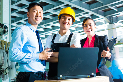 Photo: Worker, Production manager and owner in factory Worker, Production manager and owner in factory