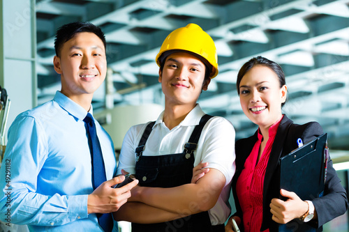 Photo: Worker, Production manager and owner in factory Worker, Production manager and owner in factory