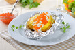 Heisse Ofenkartoffel mit Kräuterquark und Forellenkaviar