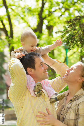 Photo: Family in park Family in park