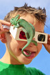 Kind sieht mit 3D-Brille